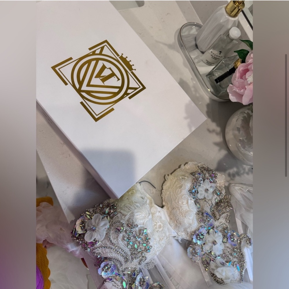 VTabi Bridal Robe - Picture 2 of 4